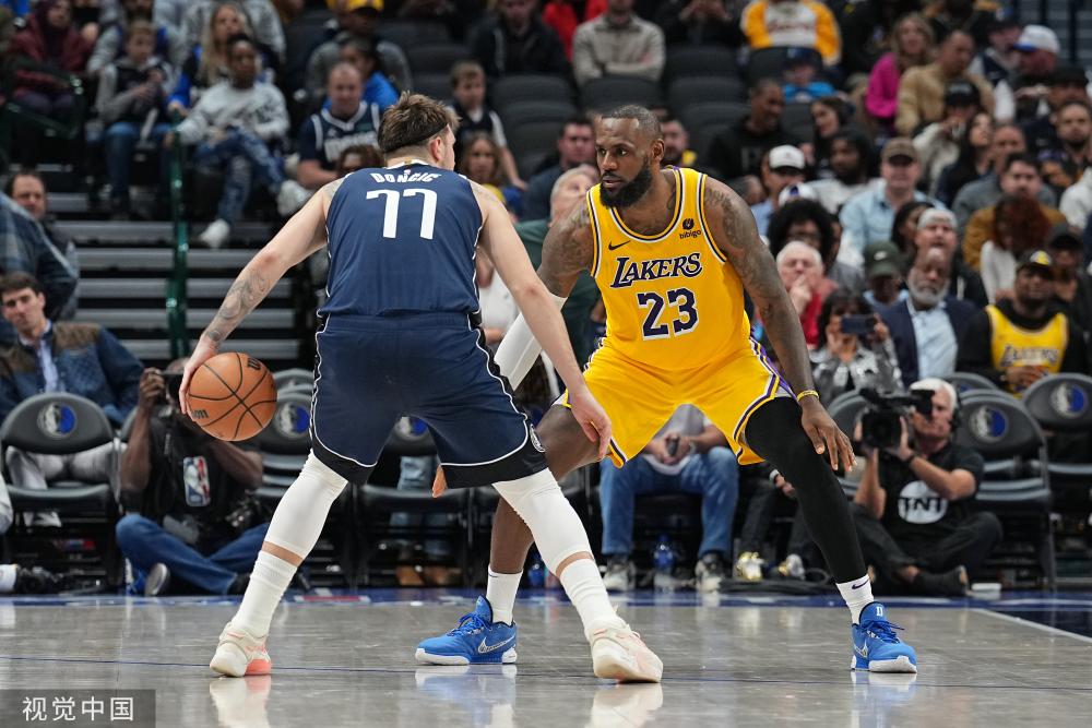 40岁的足球明星C罗以18亿元登顶全球运动员收入榜!梅西,库....